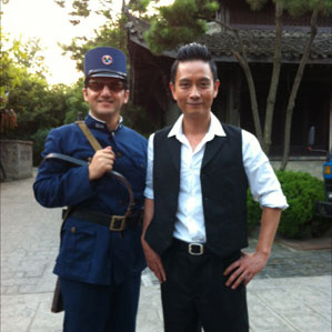 آآقای مهداد یامی در نقش افسر فرانسوی در یک فیلم تاریخی چینی
